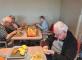 Atelier cuisine : des frites maison préparées avec les résidents Résidence Les Hauts de l’Aure Saint-Vigor-le-Grand